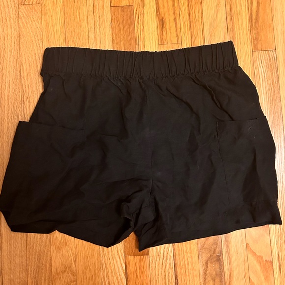 Tentree black shorts with pockets Size M (feels like US4-6). - Picture 2 of 4